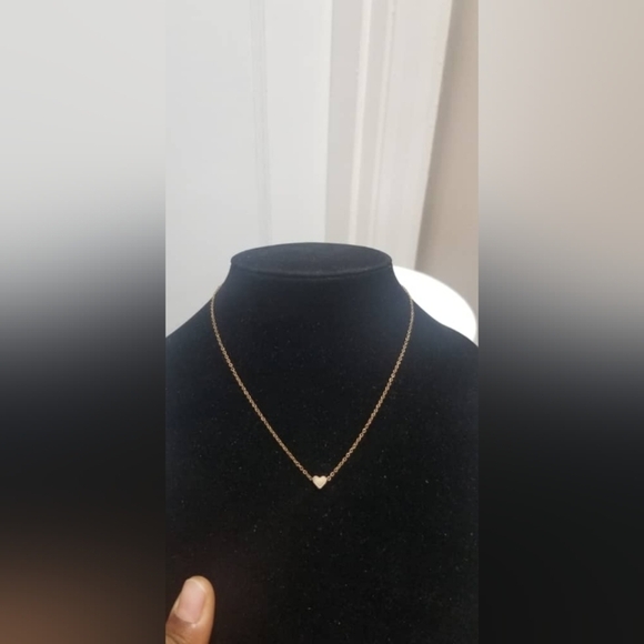 Gold tone Teardrop Pendant Necklace 🌴 - Picture 5 of 6